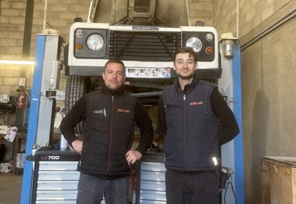 IMG_0625 Equipe du garage Didier Land, garage spécialisé Land Rover près de Nîmes et Uzes, Gard